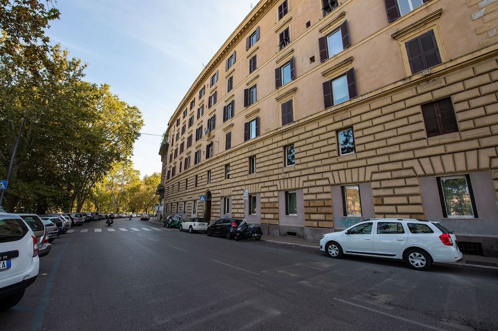 undefined Lungotevere Ripa 3