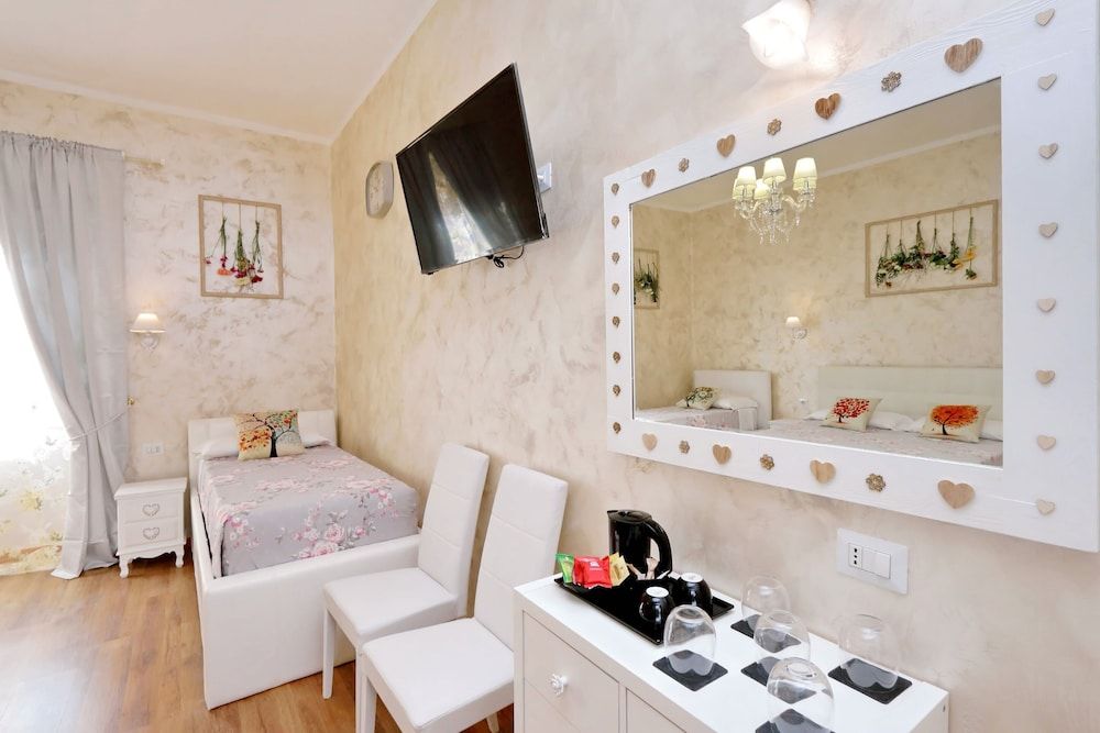 Chilling Hot Tub Suite Family Room 9