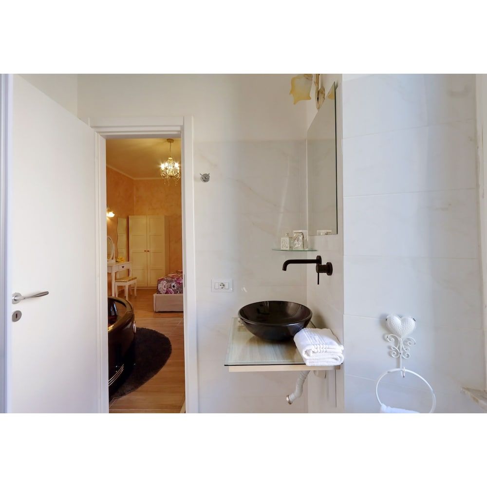 Chilling Hot Tub Suite Deluxe Double Room, Jetted Tub 14