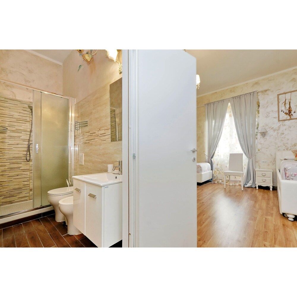 Chilling Hot Tub Suite Family Room 11