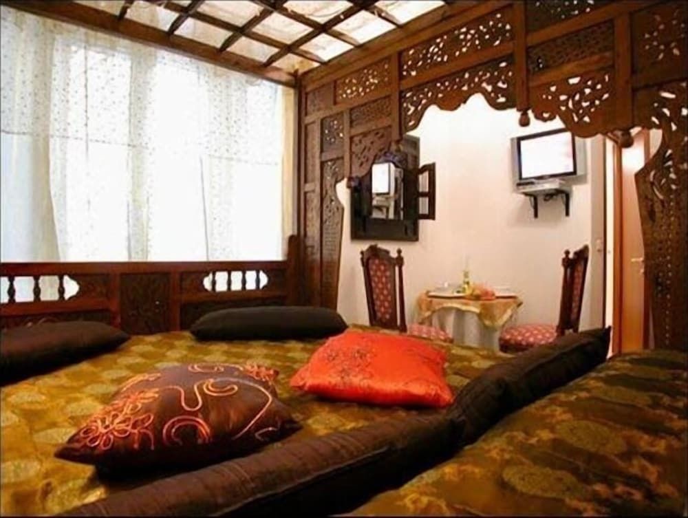 undefined CK Rooms 10
