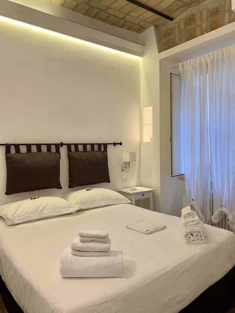 undefined Luxury Rooms near Colosseum 6