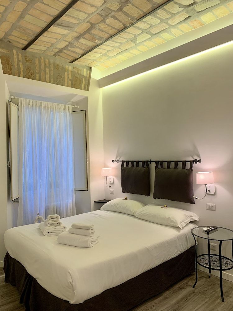 undefined Luxury Rooms near Colosseum 2
