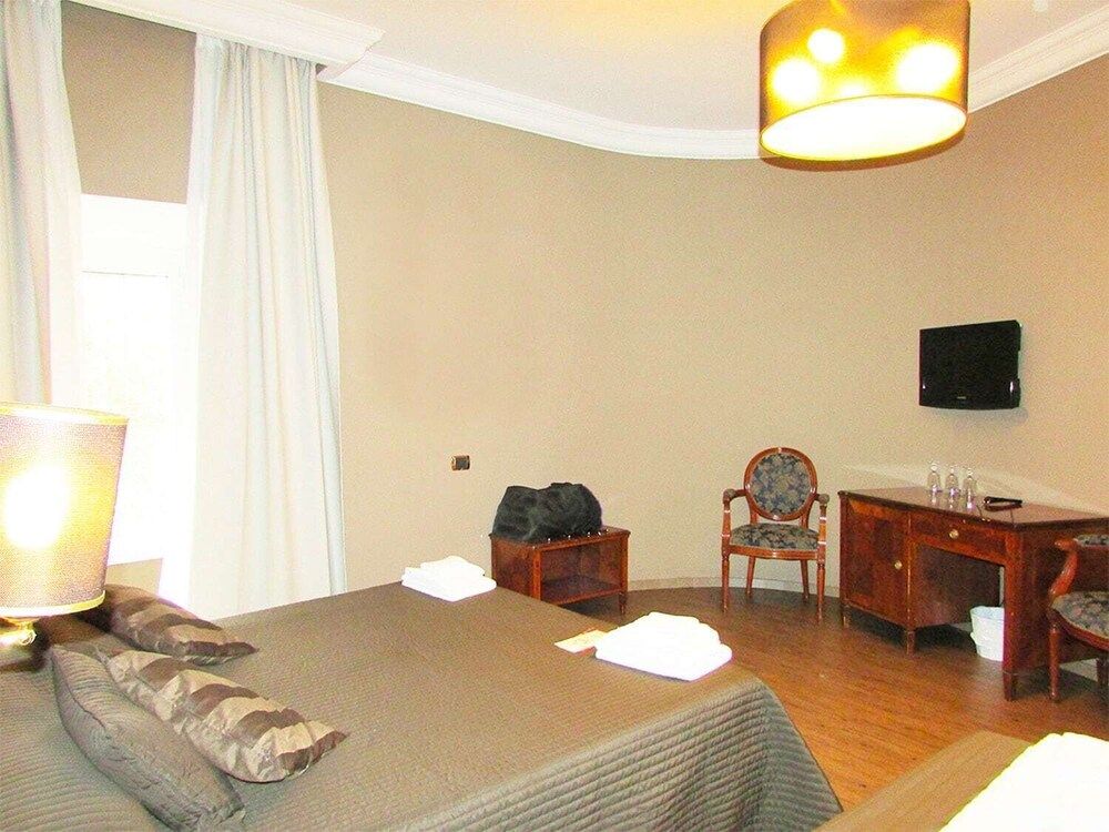 Vatican Top Accommodation Classic Quadruple Room 7