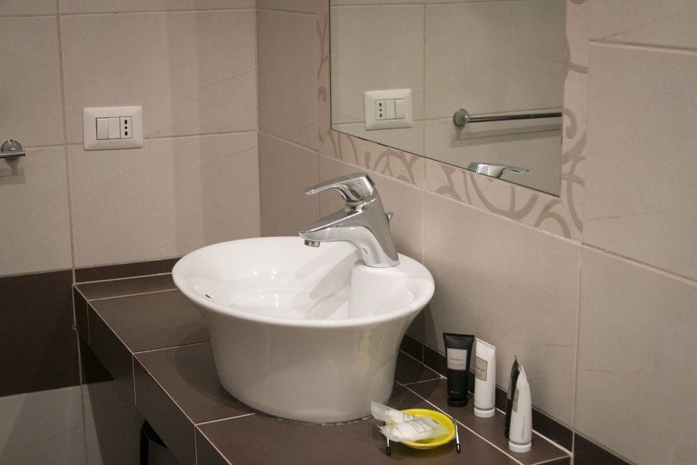 Vatican Top Accommodation Classic Triple Room 18