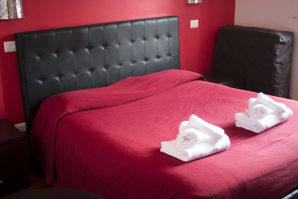 Vatican Top Accommodation Classic Triple Room 13