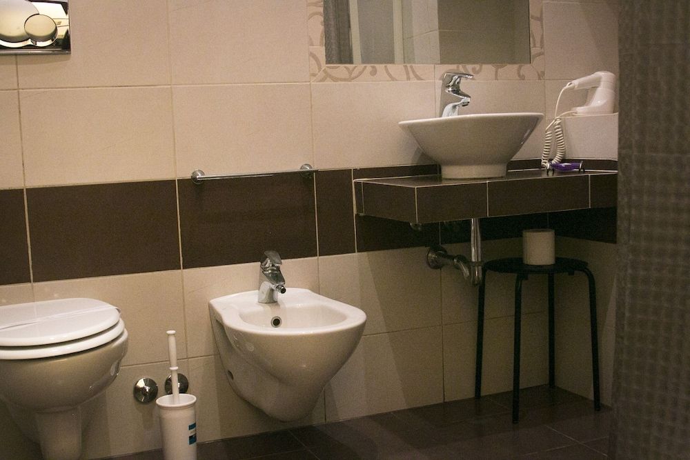 Vatican Top Accommodation Classic Quadruple Room 6