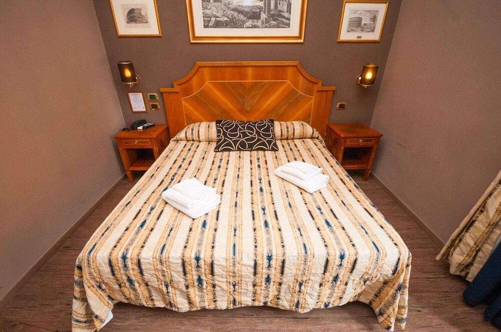 Vatican Top Accommodation Classic Double Room 5