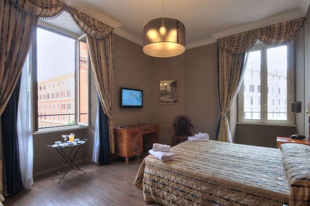 Vatican Top Accommodation Classic Quadruple Room 5