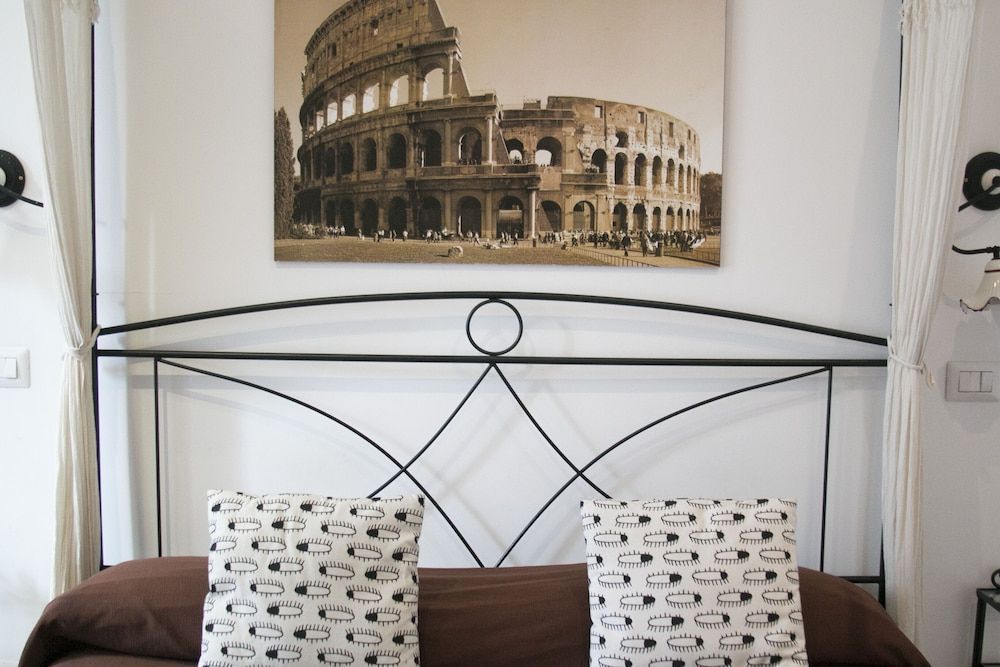 Vatican Top Accommodation Classic Double Room 12