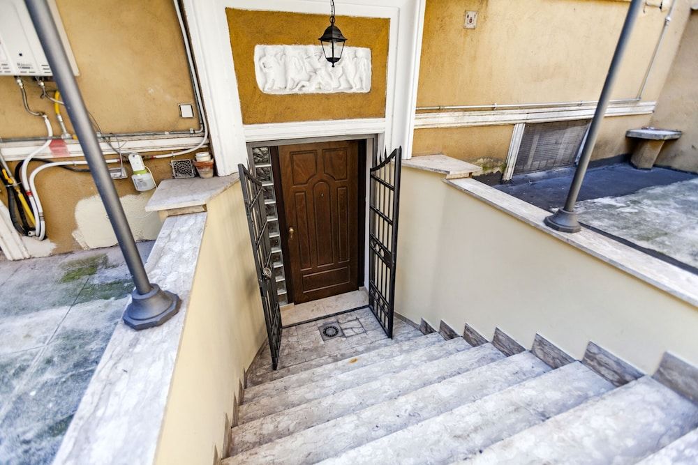 undefined Antica Dimora al Colosseo 2