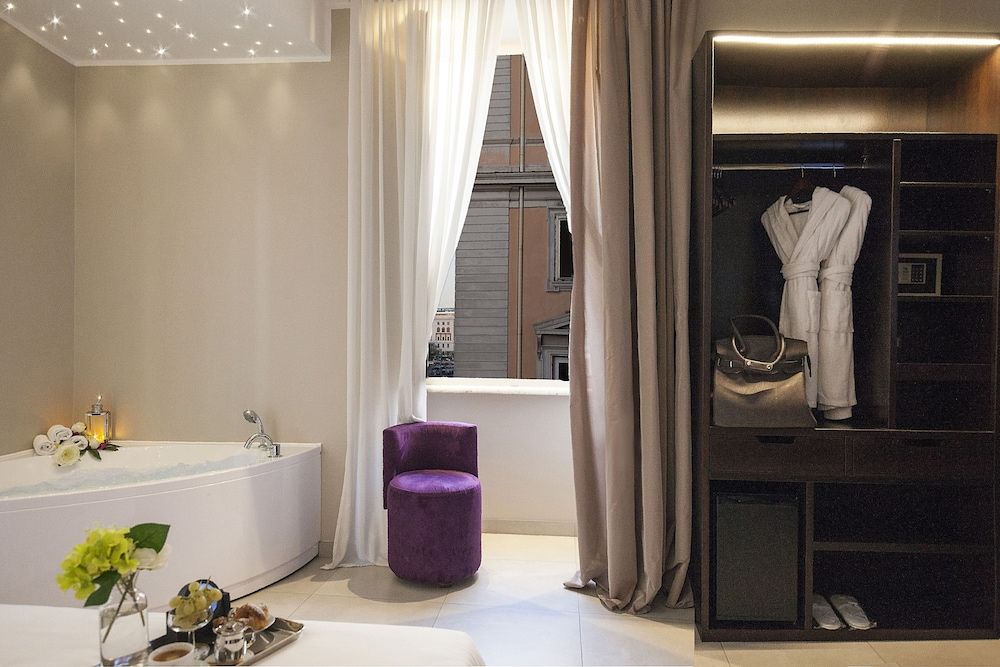 undefined Roman Holidays Boutique 7