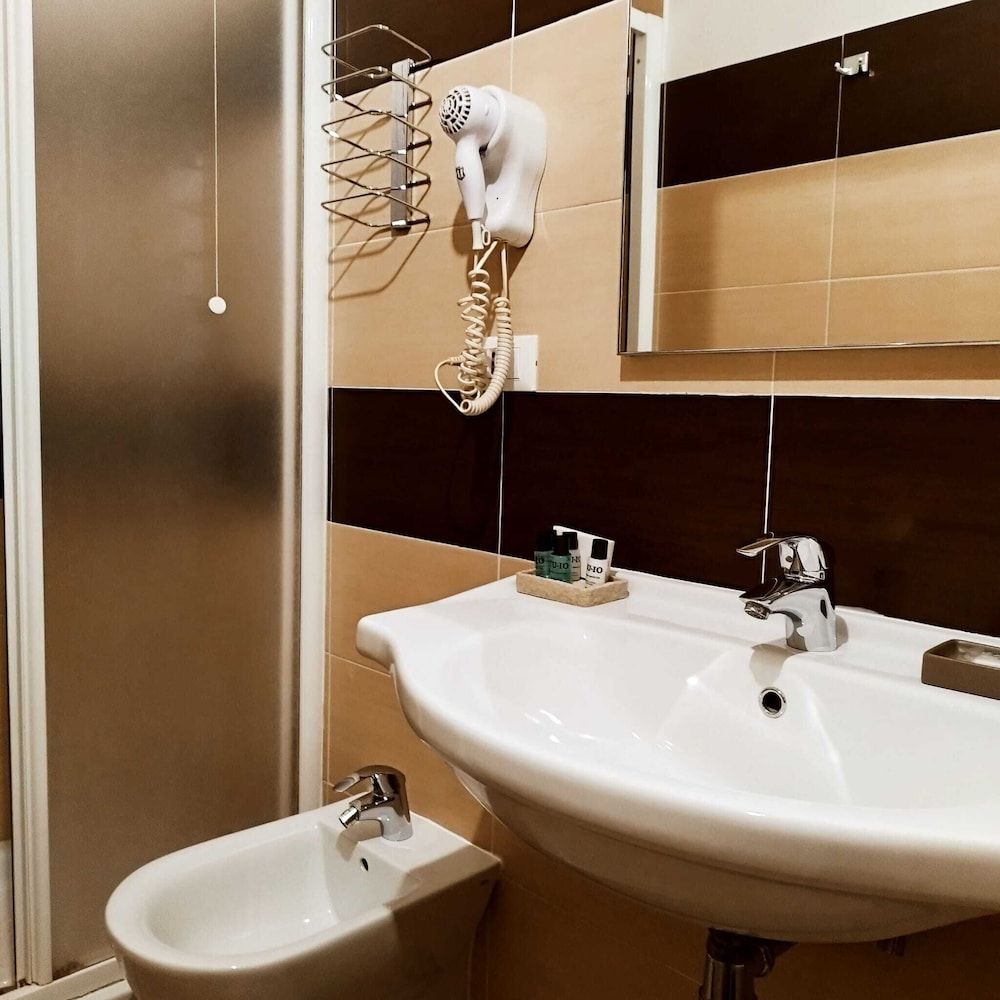 AD Cavour Luxury Rooms Classic Room 5