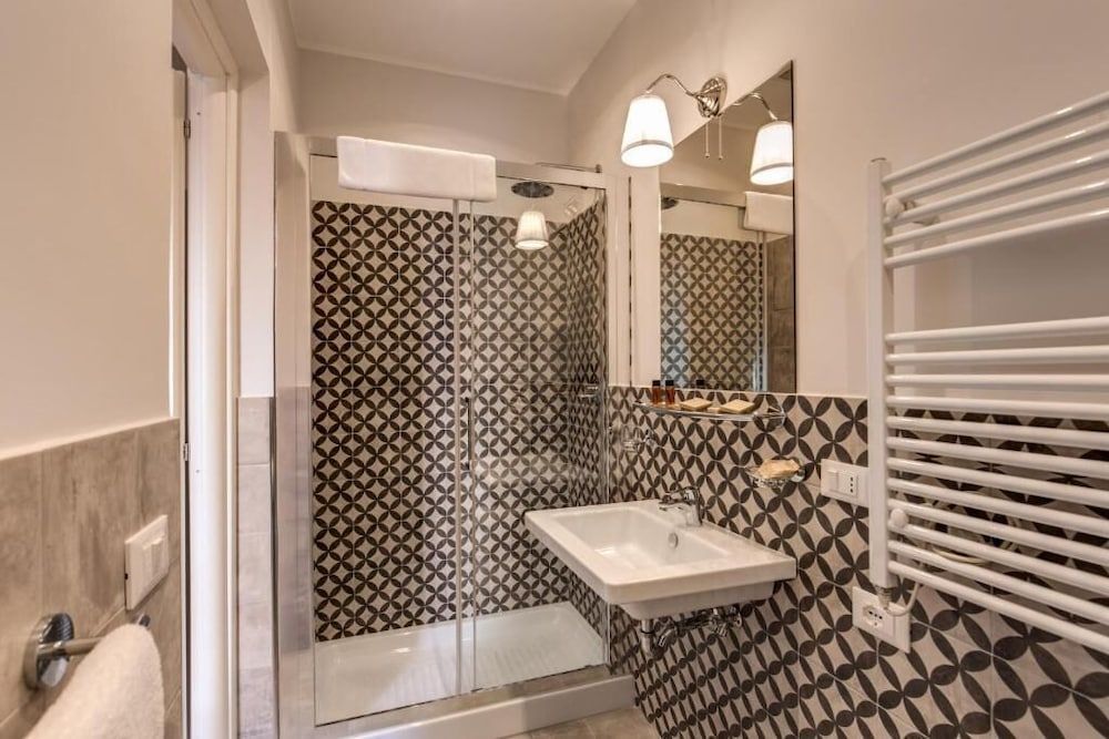 magenta collection navona Deluxe Room 6