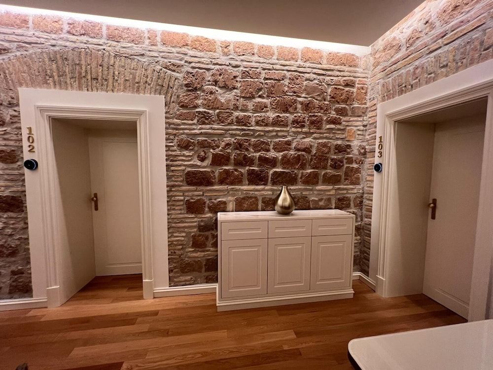 Martina Suites Room 13