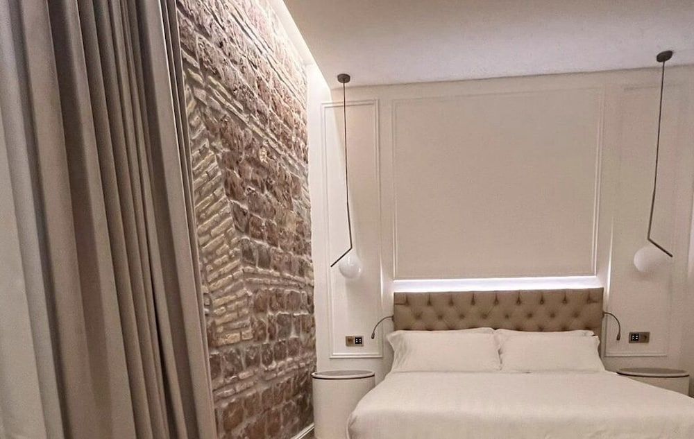 Martina Suites Room 12