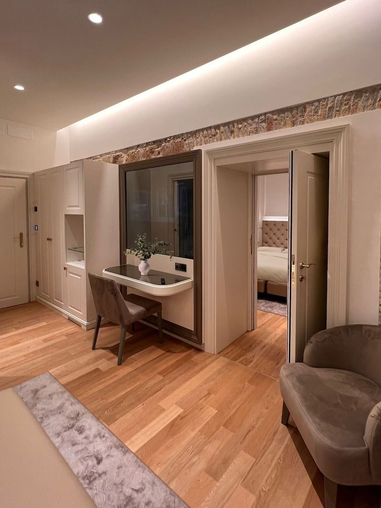 Martina Suites Room 11