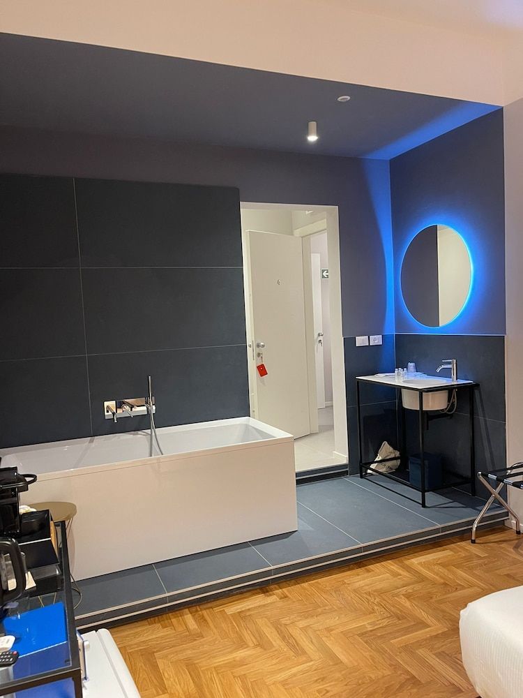 undefined Carrara24 7