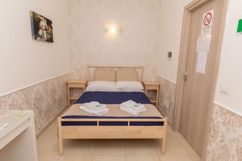 undefined Aurelio Deluxe Rooms 2