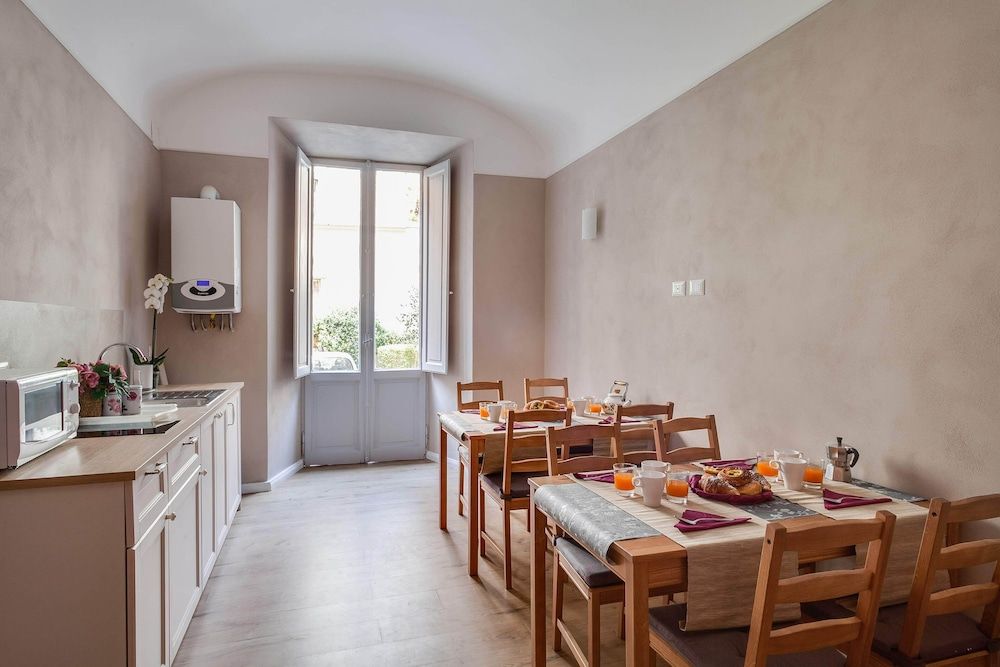 femasuites Comfort Double Room 4