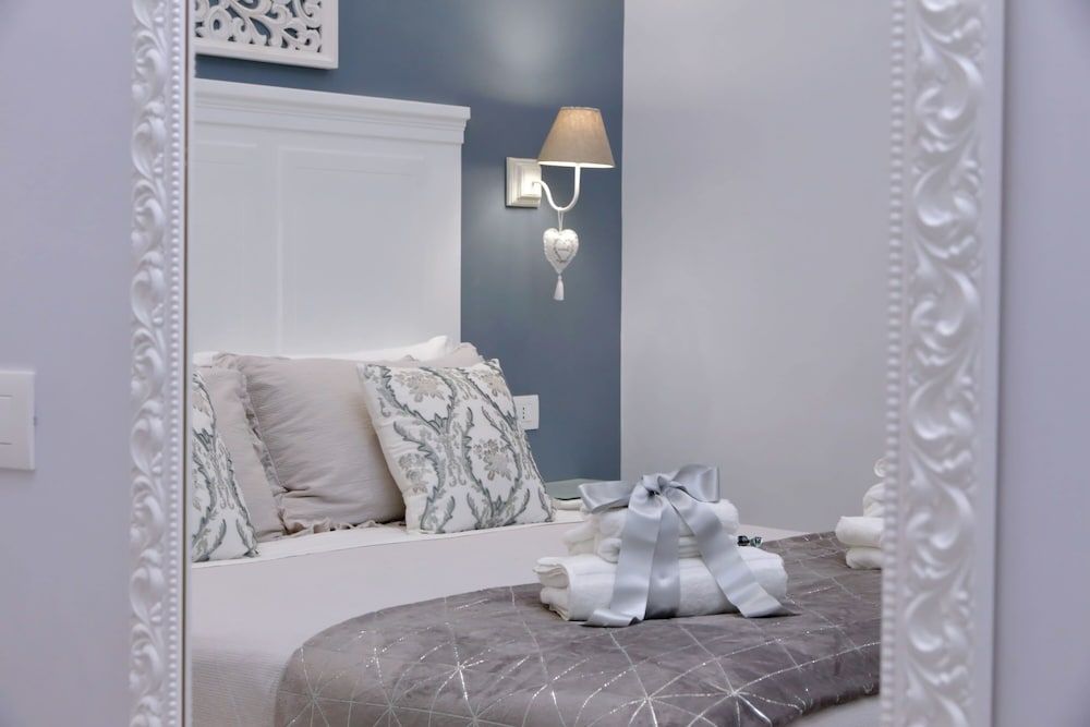 undefined Roman Holiday Colosseo