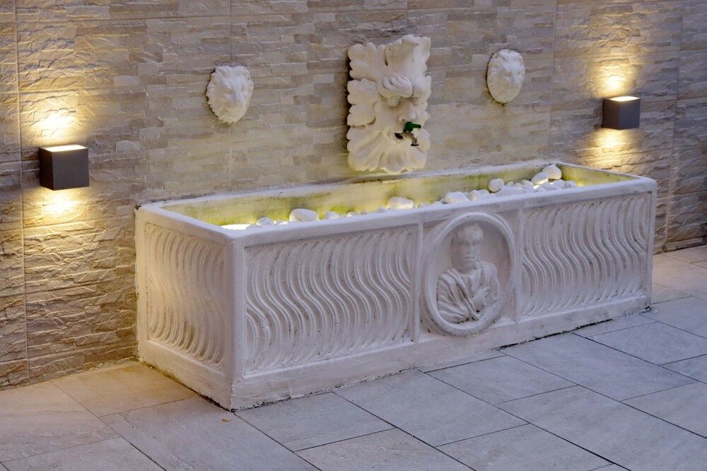 undefined Roman Holiday Colosseo 8