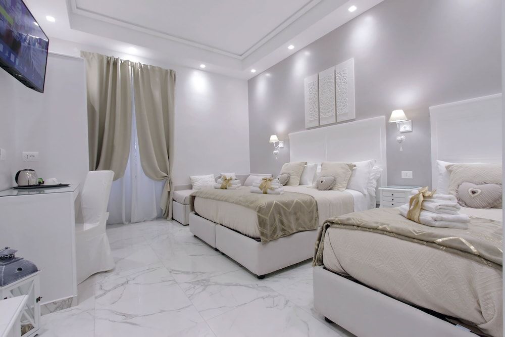 undefined Roman Holiday Colosseo 3