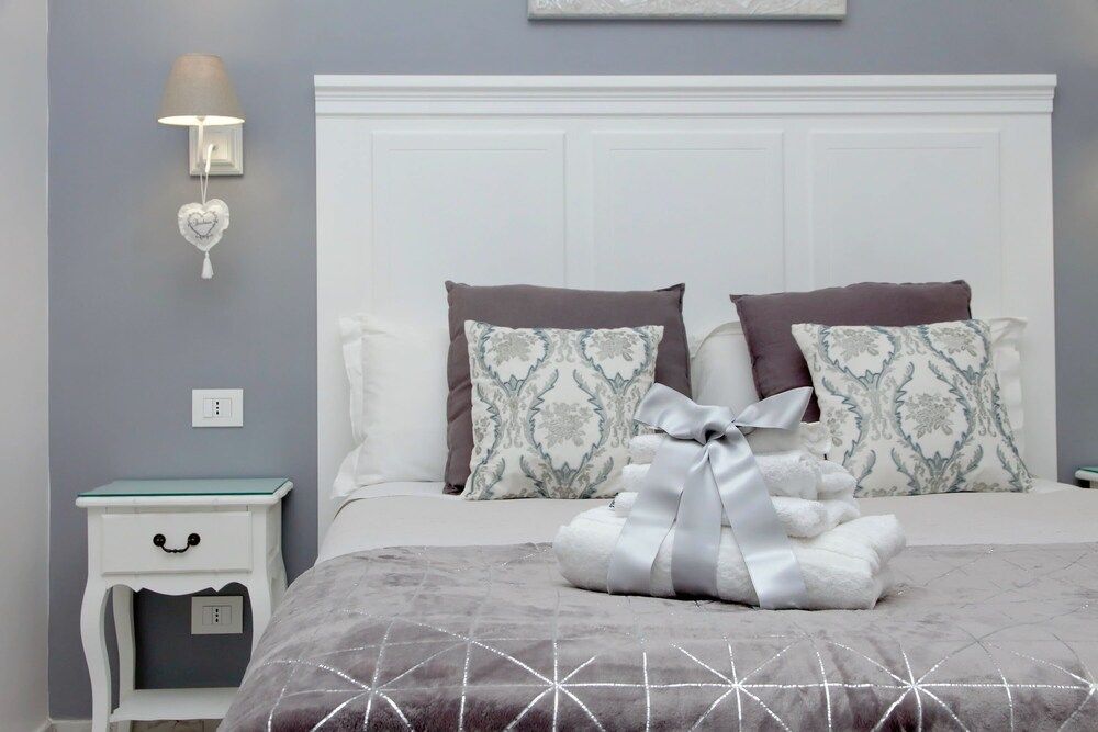 undefined Roman Holiday Colosseo 4