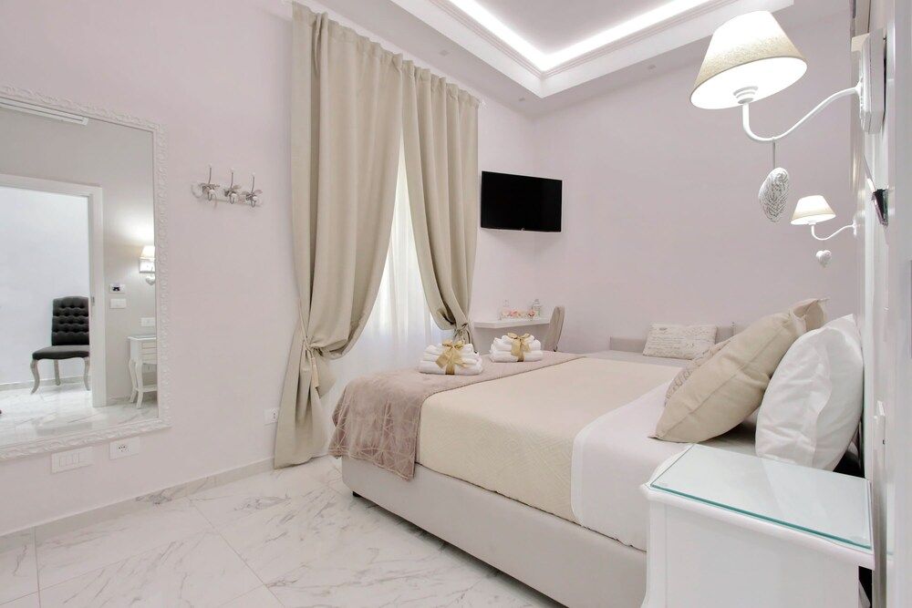 undefined Roman Holiday Colosseo 2