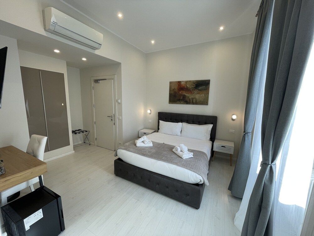 undefined Quintus Luxury Suites 8