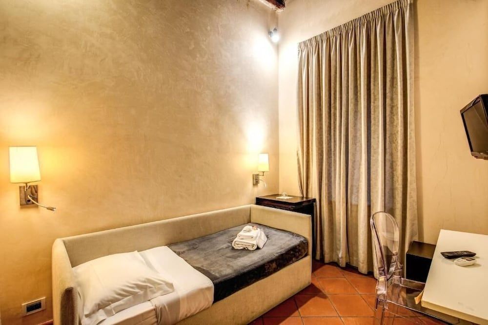 undefined MAGENTA COLLECTION FICO 5