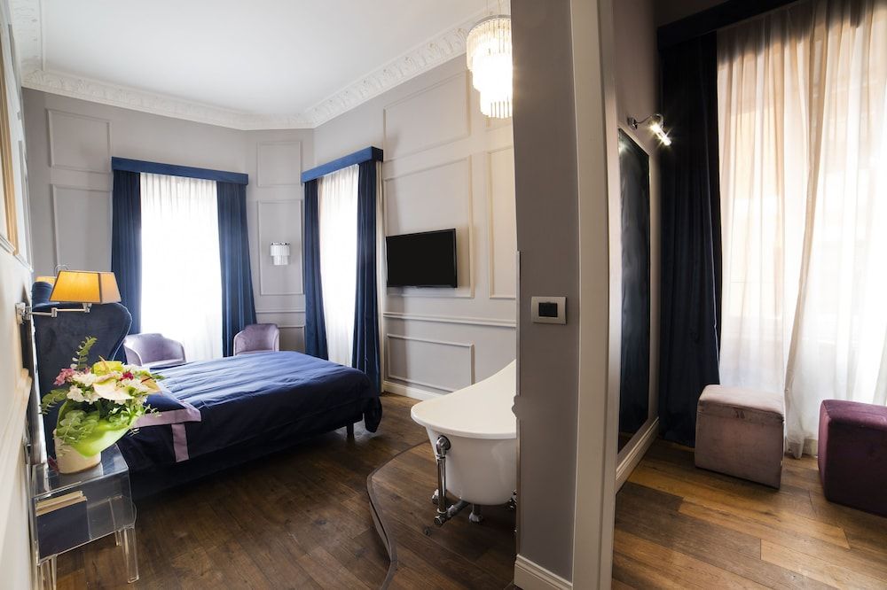 undefined Relais San Lorenzo in Lucina 2