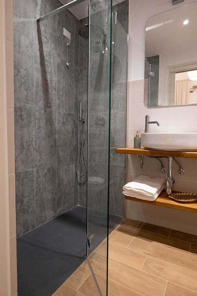 Smart Guesthouse Standard Room 8