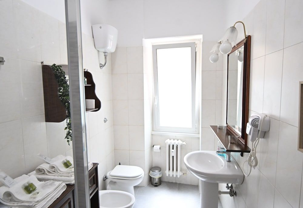 Appia Antica Guest House Standard Double Room, 1 Queen Bed 7