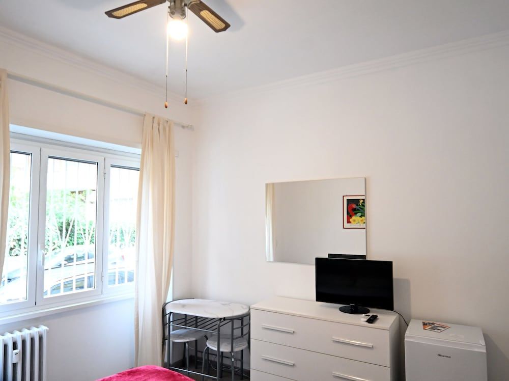 Appia Antica Guest House Standard Double Room, 1 Queen Bed 10