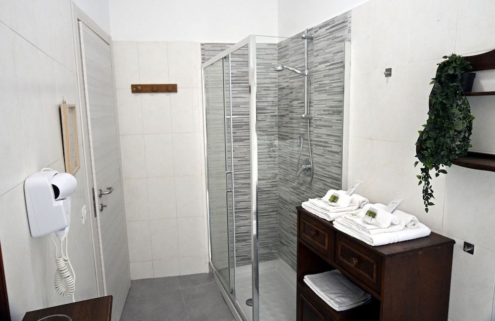 Appia Antica Guest House Standard Double Room, 1 Queen Bed 8