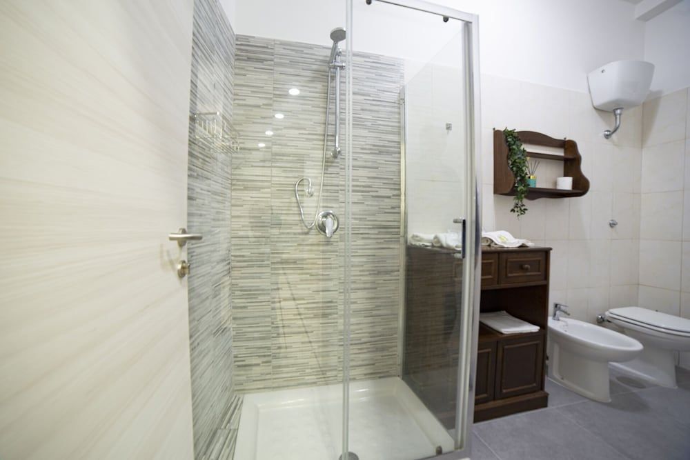 Appia Antica Guest House Standard Double Room, 1 Queen Bed 5