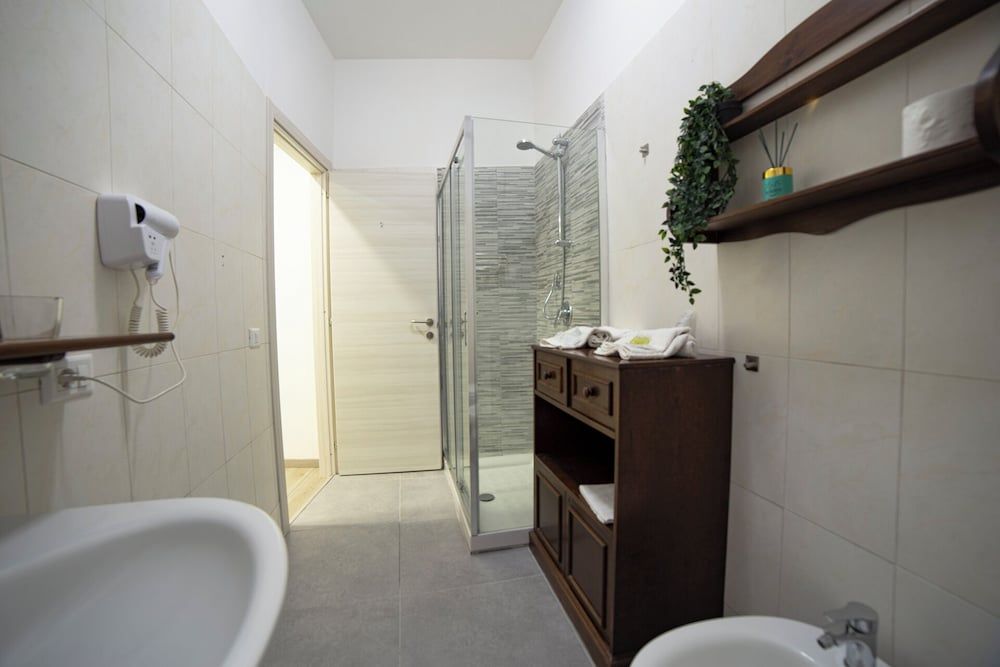 Appia Antica Guest House Standard Double Room, 1 Queen Bed 4