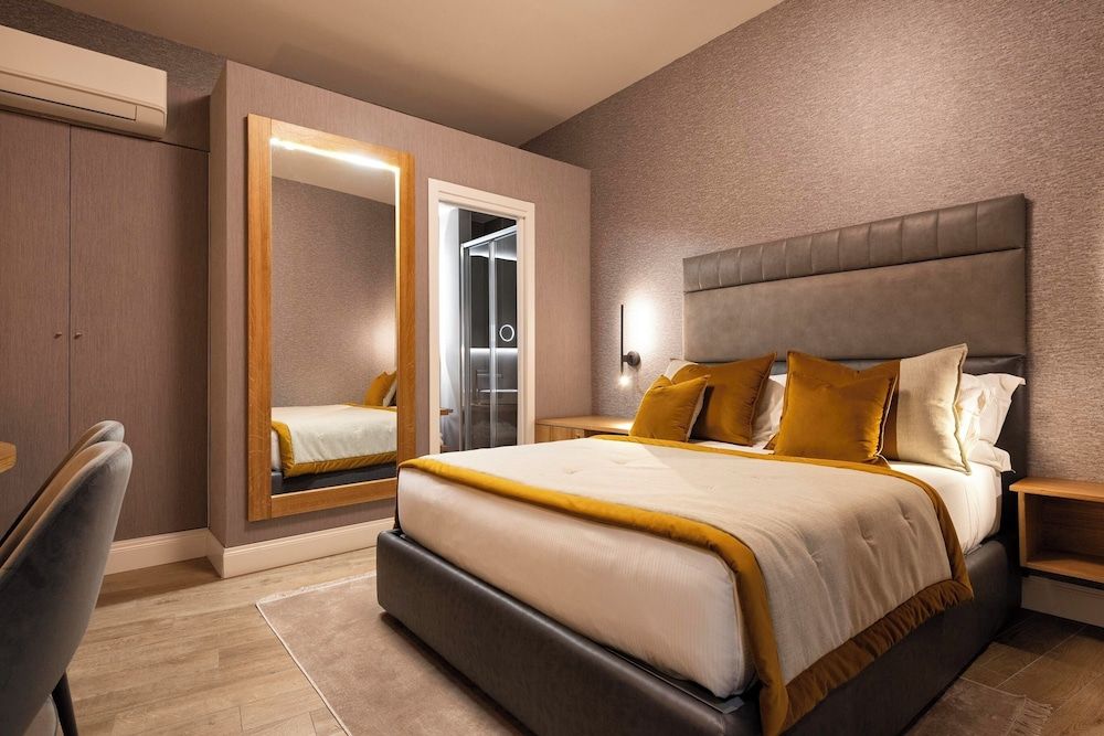 Royal Rooms Corso Classic Double Room 4