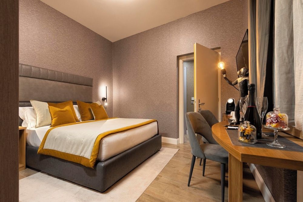 Royal Rooms Corso Classic Double Room 8