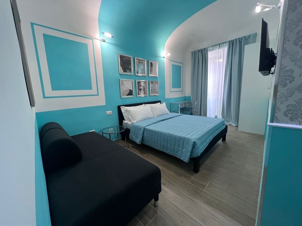 Design Room, Queen and Sofa Bed