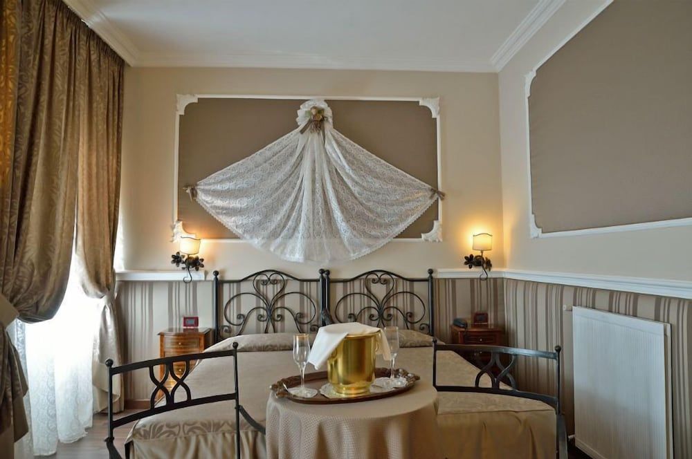 undefined Residenza Antica Roma 3