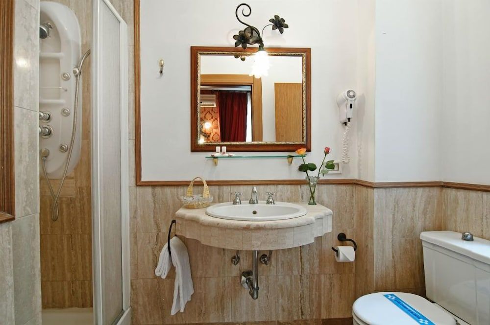 Residenza Antica Roma Quadruple Room 7