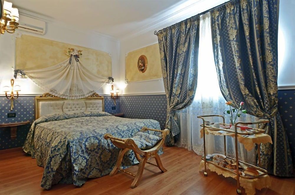 undefined Residenza Antica Roma 7