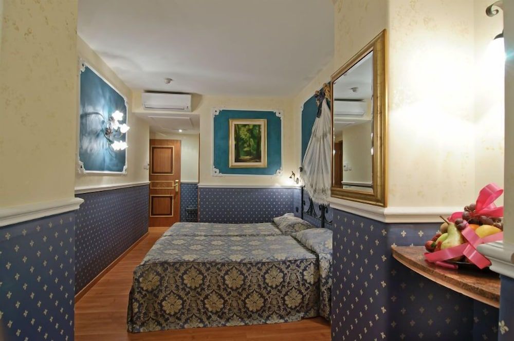 undefined Residenza Antica Roma 8