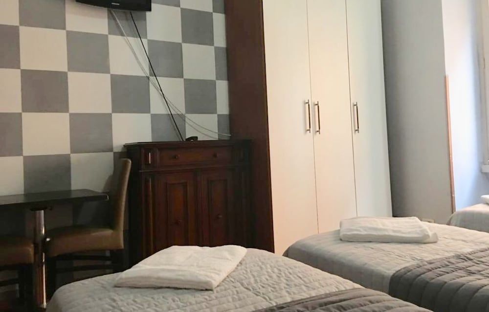 Hi Termini Triple Room, Private Bathroom 5