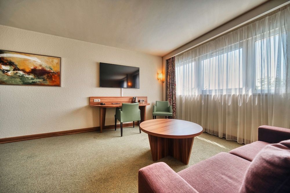 KYRIAD PRESTIGE MULHOUSE - Basel Junior Suite, 1 King Bed with Sofa bed 7