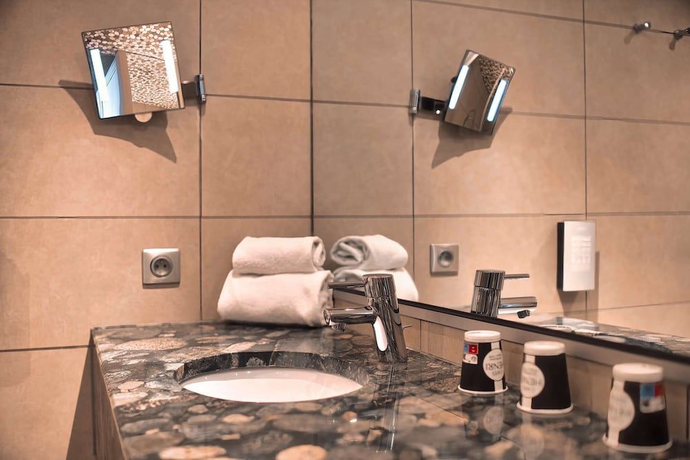 KYRIAD PRESTIGE MULHOUSE - Basel Junior Suite, 1 King Bed with Sofa bed 5