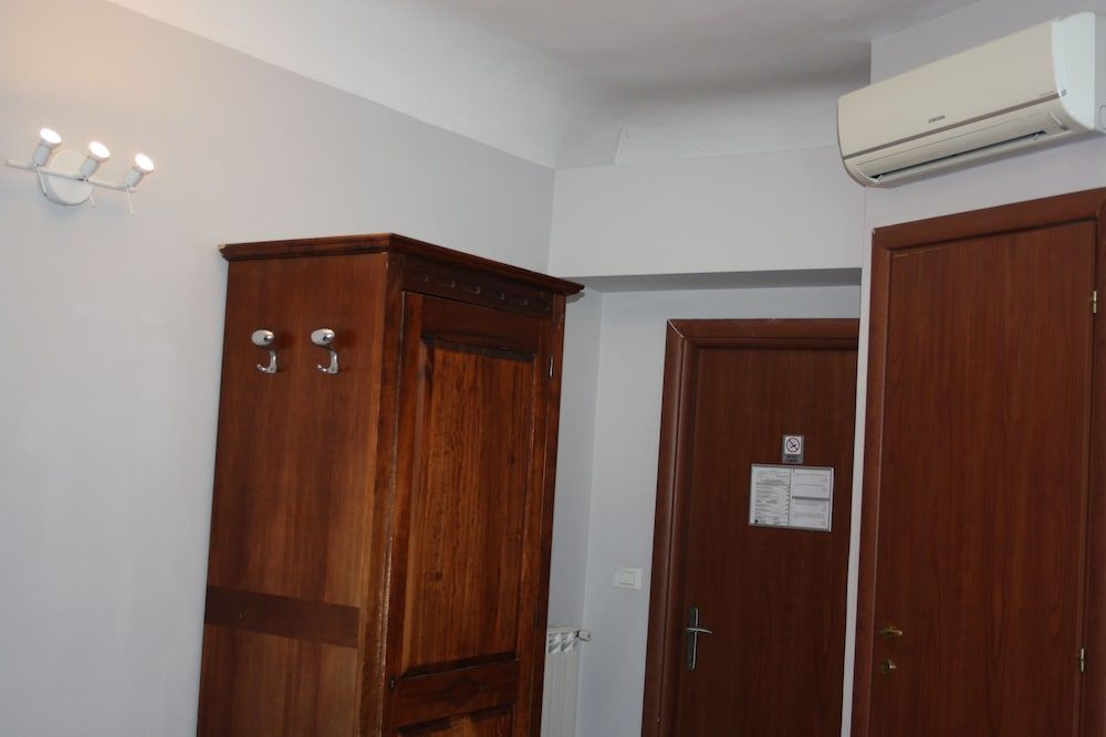 undefined Fanti Rooms 7