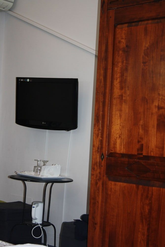 undefined Fanti Rooms 6